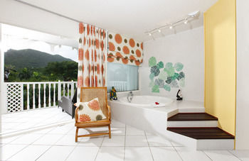 Deep Soaking Bathtub